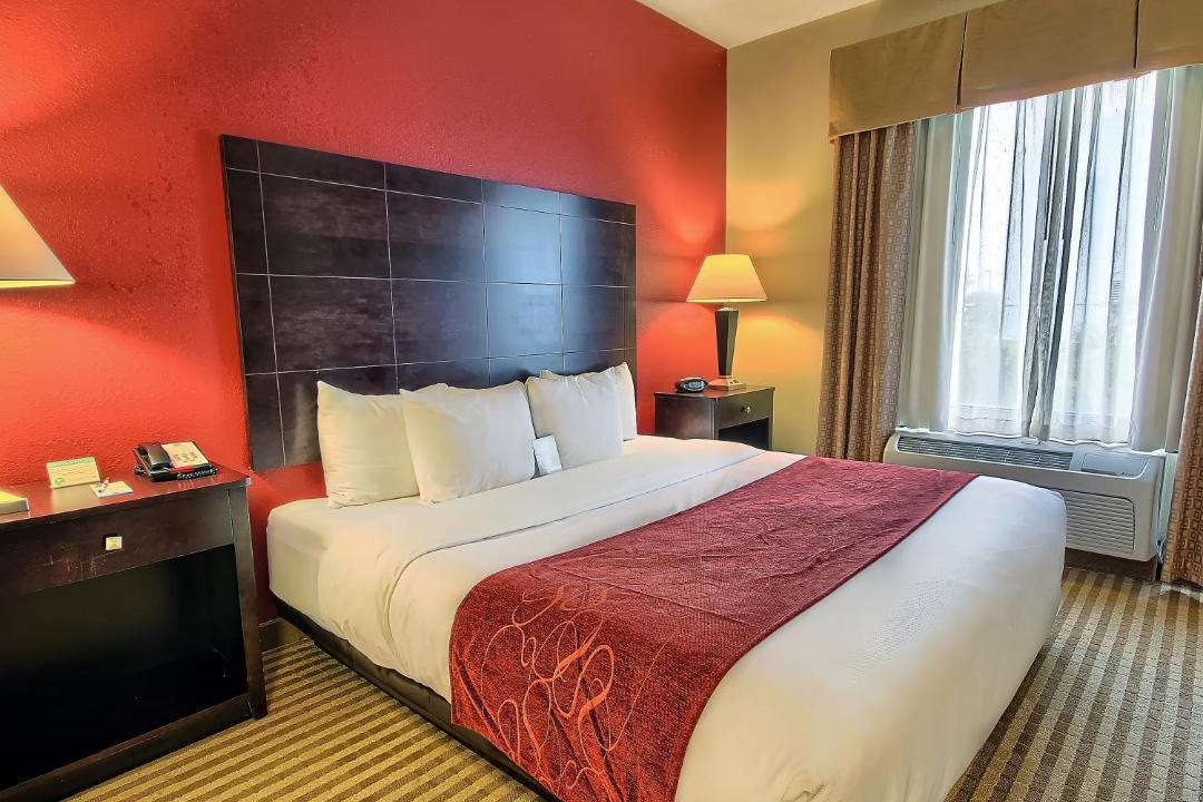 Photo of Bedroom in Summit Station