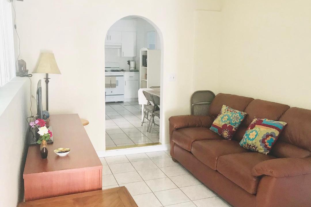 Photo of Livingroom in Bay Park