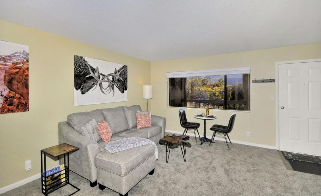Photo of Livingroom in Oak Creek