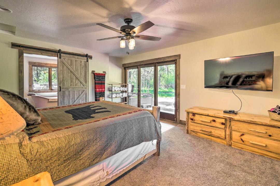 Photo of Bedroom in Garden Valley