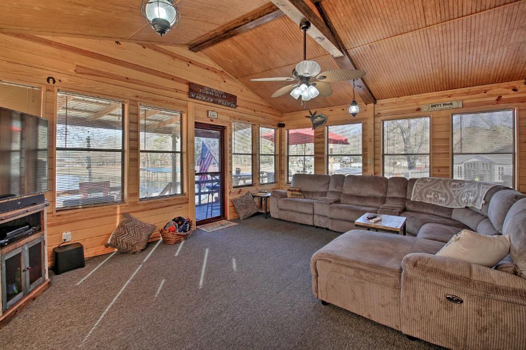 Photo of Livingroom in Mid America