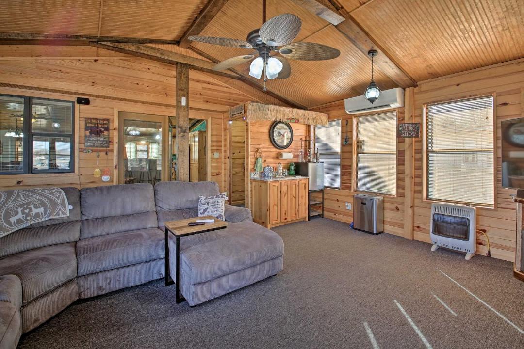 Photo of Livingroom in Mid America