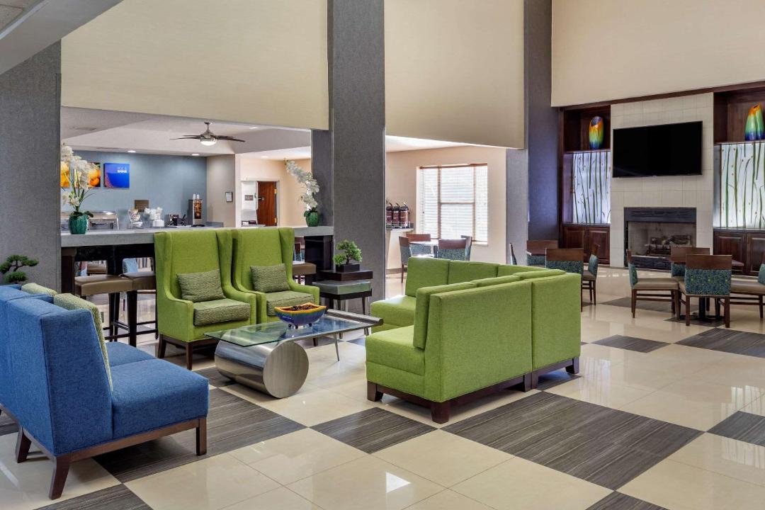 Photo of Livingroom in Pineville