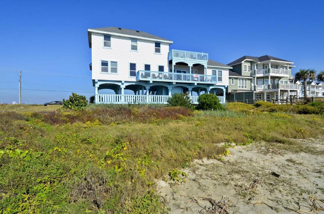 Photo of Buildings in Sands Of Kahala Beach