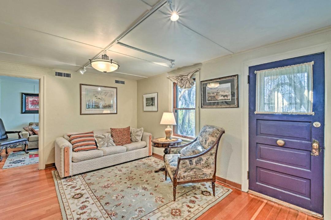 Photo of Livingroom in Riverfront