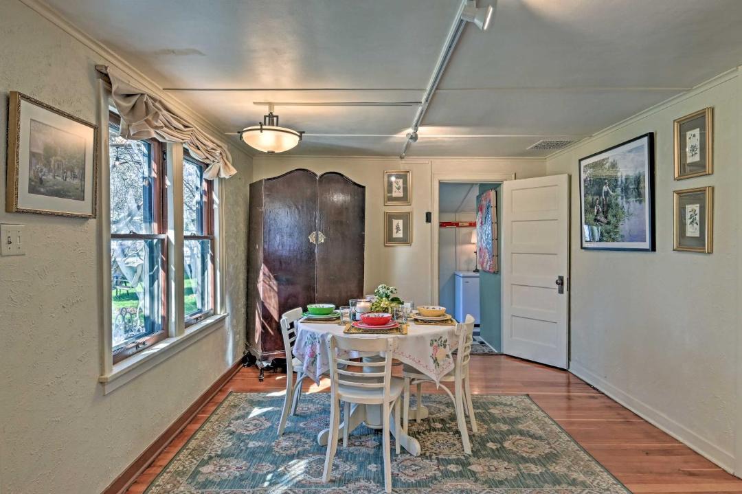 Photo of Livingroom in Riverfront