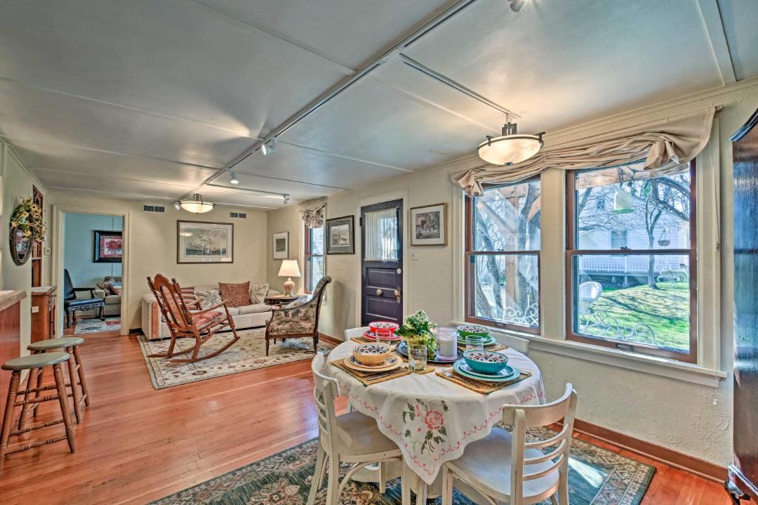 Photo of Livingroom in Riverfront