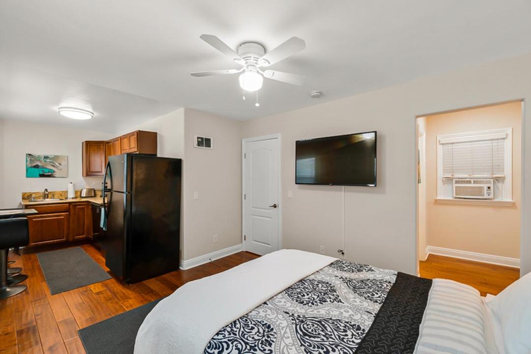 Photo of Livingroom in Cortez Hill
