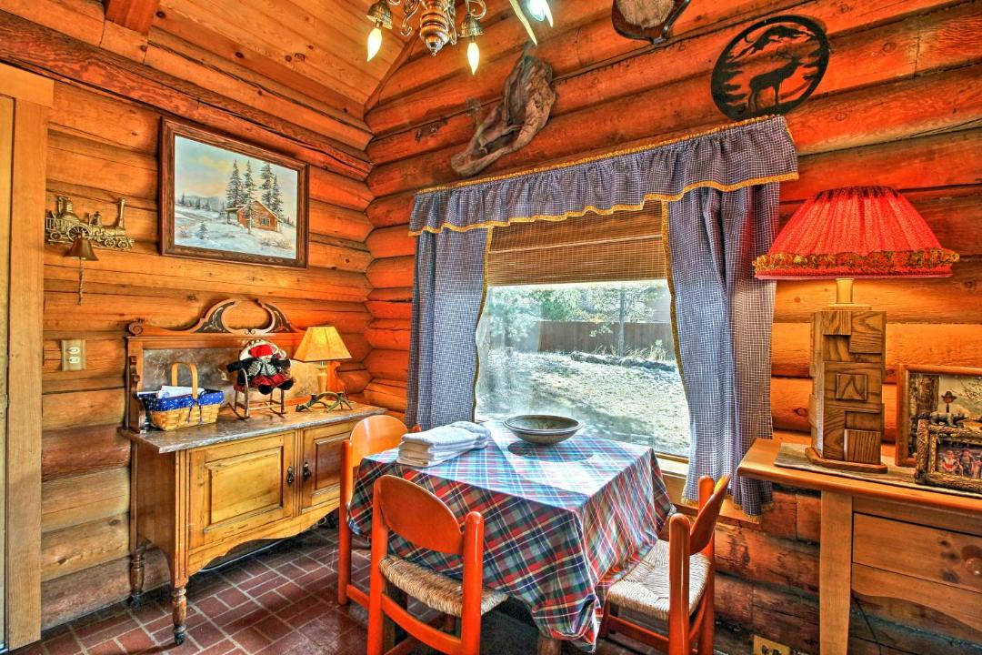 Photo of Livingroom in Oregon Water Wonderland