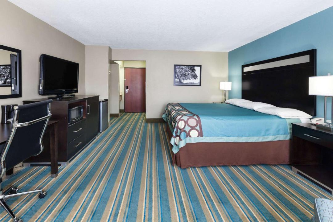 Photo of Bedroom in Sulphur