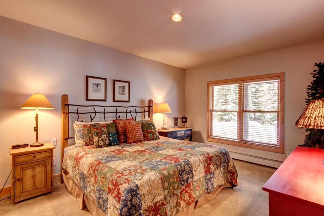 Photo of Bedroom in Peak 8