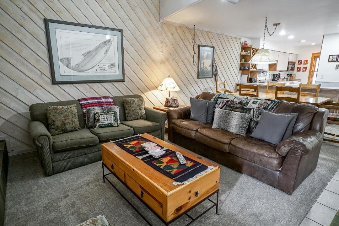 Photo of Livingroom in Four O'Clock