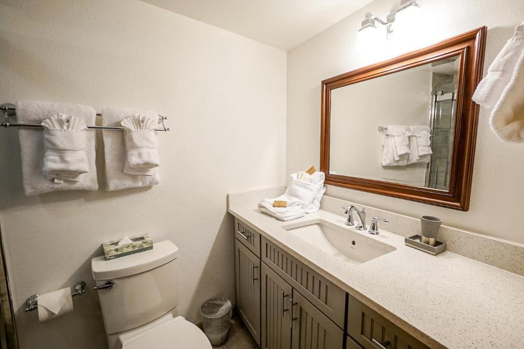 Photo of Bathroom in Four O'Clock