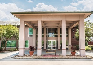 Ramada by Wyndham Luling