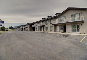 Days Inn & Suites by Wyndham Lolo