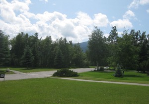 Unit #17 Spacious 3 Bed/3 Bath Condo on Golf Course with Hot tub/ Sauna/ Pool