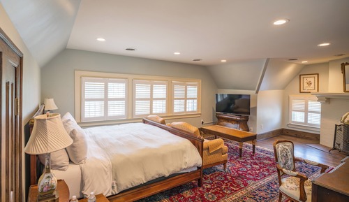 Zinnia Room