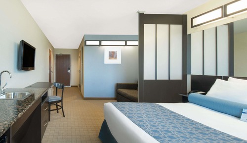 Suite, 1 Queen Bed, Accessible, Non Smoking