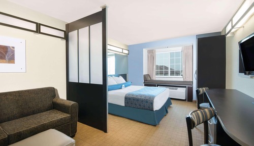 Suite, 1 Queen Bed, Non Smoking