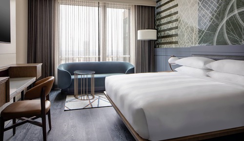 Deluxe Room, 1 King Bed, City View