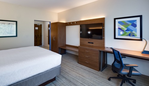 Standard Room, 1 King Bed, Accessible (Comm, Mobility, Roll-In Shower)