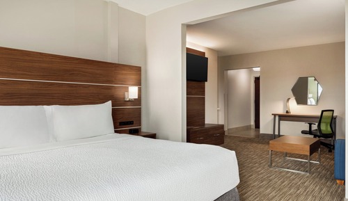 Suite, 1 King Bed, Accessible, Non Smoking (Communciations)