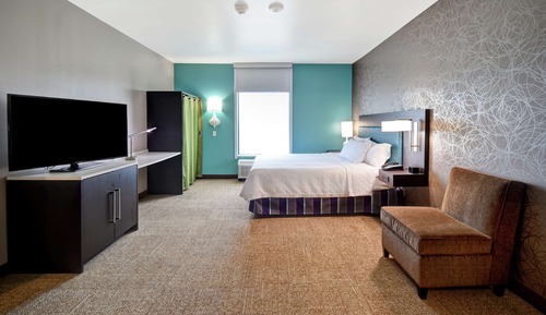 Suite, 1 King Bed, Accessible (Hearing)