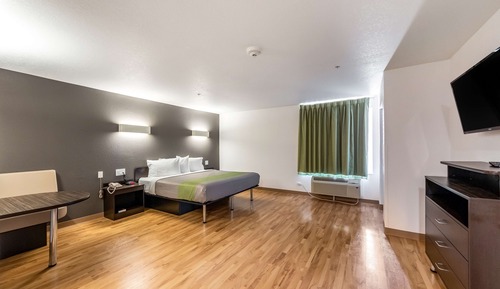 Deluxe Room, 1 King Bed, Non Smoking