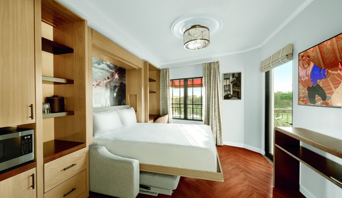 Tower Studio - Resort View. Hearing accessible - visual alarms and notifications. 1 queen-size pull-
