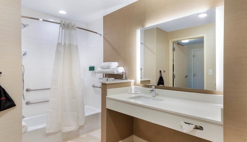 Suite, Multiple Beds, Hearing Accessible (Accessible Bathtub)