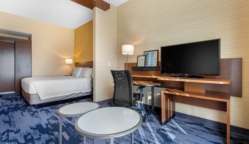 Suite, 1 King Bed with Sofa bed, Accessible Bathtub (Roll-in Shower)