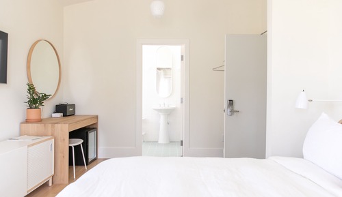Deluxe Single Room, 1 King Bed, Non Smoking, Patio (Patio King)
