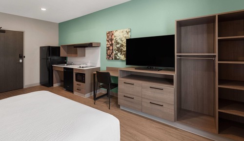Room, 1 Queen Bed, Mobility Accessible, Non Smoking (Bathtub w/Grab Bars)