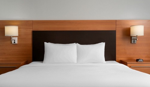 Studio, 1 King Bed with Sofa bed (Hearing Accessible)