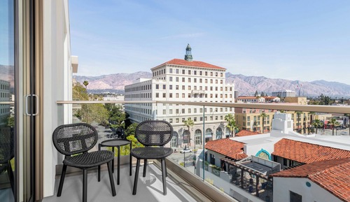 Room, 1 King Bed, Balcony, Mountain View