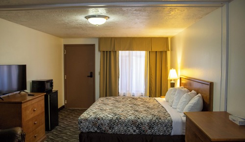 Single Room, 1 King Bed, Non Smoking, Kitchenette