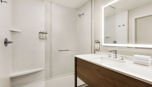 Suite, 1 Bedroom, Roll-in Shower, Kitchen (Mobility Accessible)