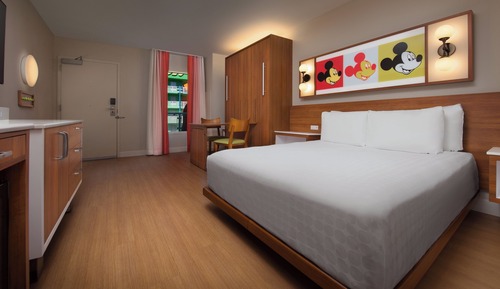 Preferred Pool View. Hearing accessible - visual alarms and notifications. 1 queen bed and 1 queen s