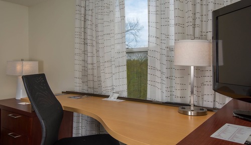Suite, 1 Double Bed, Fireplace (Mobility/Hearing Access, Roll-In Shwr)