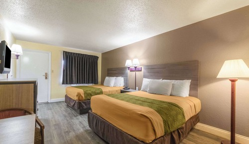 Standard Room, 2 Queen Beds, Non Smoking