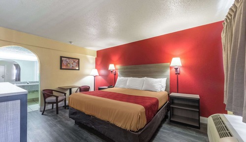 Standard Room, 1 Queen Bed, Smoking
