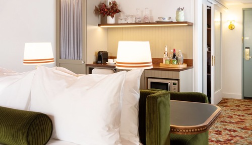 Standard Room, 1 Queen Bed, Microwave (Queen)
