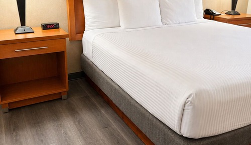 Standard Room, 1 King Bed, Accessible, Bathtub