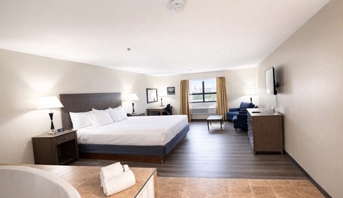 Suite, 1 King Bed, Accessible, Jetted Tub (with Sofabed)