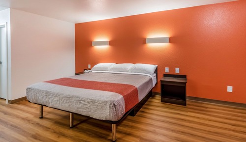 Standard Room, 1 King Bed, Non Smoking