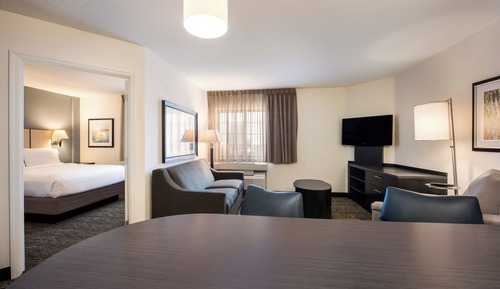 Suite, 1 Queen Bed, Accessible (One Bedroom Mobility Tub)