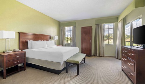 3 Bedroom 1 Kg 2 dbls 1 qn Connecting suite