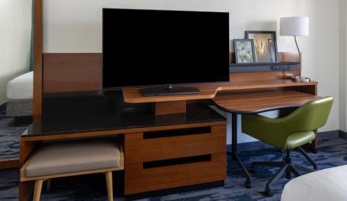 Queen Room with Two Queen Beds, High Floor and Roll-In Shower - Mobility Access/Hearing Accessible