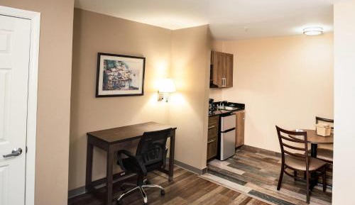 Queen Room with One Queen Bed - Mobility Access/Non-Smoking