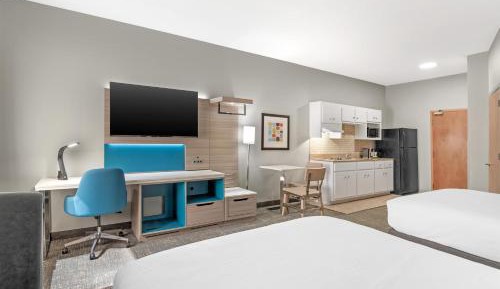 Queen Room with Two Queen Beds and Full Kitchen - Non Smoking